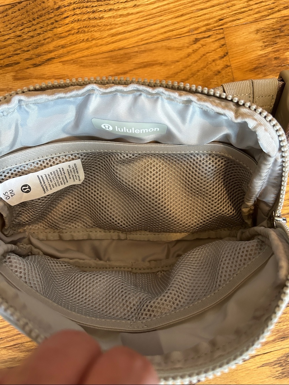 Lululemon Everywhere Belt Bag 1L - Picture 4 of 5